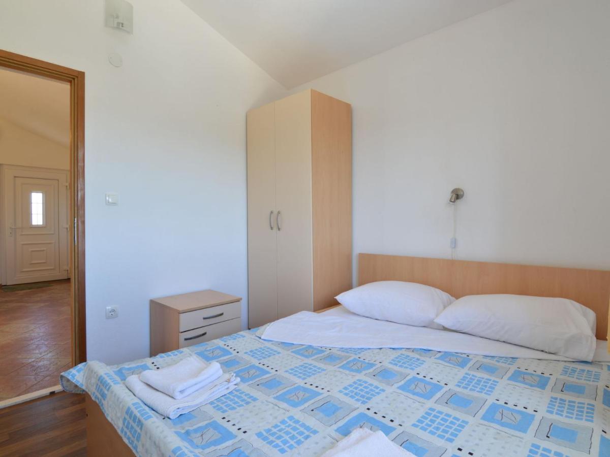 Holiday Home Basic - Tgr612 By Interhome Vinisce Bagian luar foto